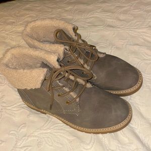 womens size 8. Sonoma Goods For Life Echidna Women’s. Color- Taupe. Barely worn